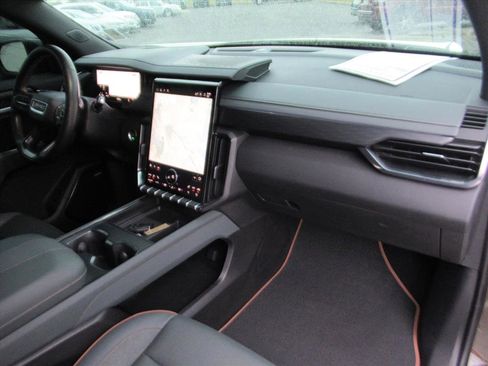 Used 2025 GMC Acadia AT4 image 11