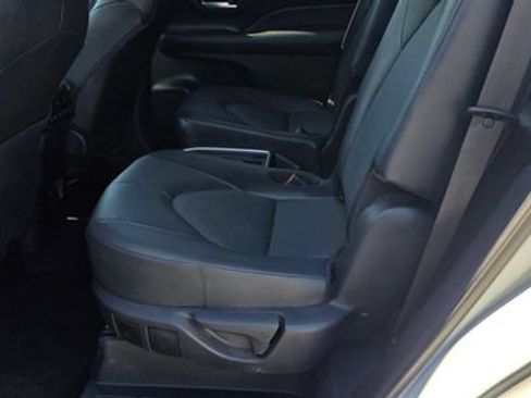 Used 2025 Toyota Grand Highlander AWD image 12