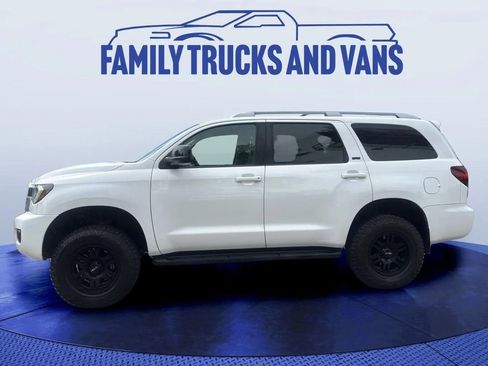 Used 2019 Toyota Sequoia SR5 AWD/4WD image 2