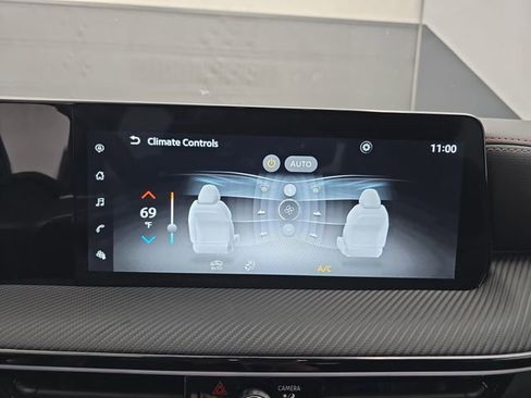 Used 2025 Nissan Kicks SR image 31