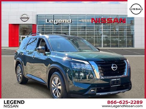 Certified 2022 Nissan Pathfinder SL image 1