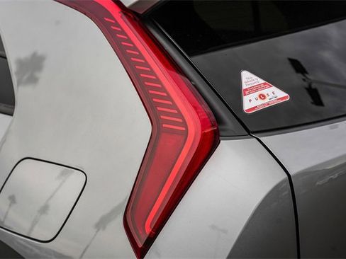 New 2025 Kia Niro EX image 10