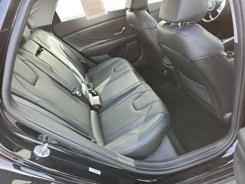 Used 2023 Hyundai Elantra Limited image 27