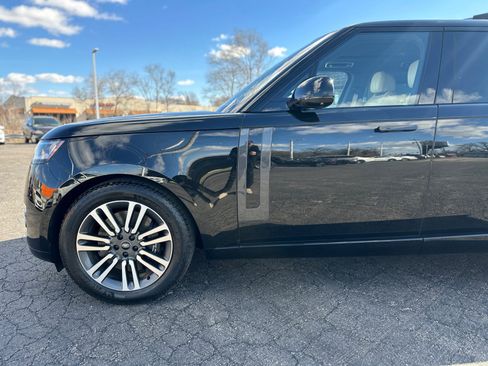 Used 2023 Land Rover Range Rover SE image 12