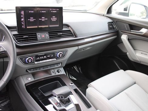 Used 2023 Audi Q5 e Premium image 10