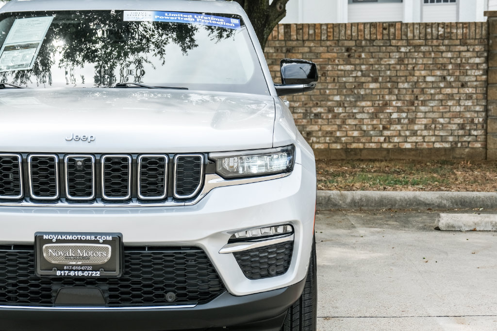 Used 2023 Jeep Grand Cherokee Limited w/ Luxury Tech Group II AWD/4WD image 60