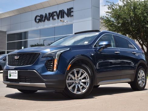 Used 2020 Cadillac XT4 Premium Luxury w/ Cold Weather Package FWD image 2