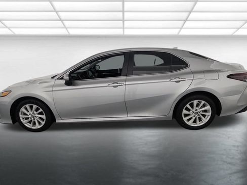 Used 2022 Toyota Camry LE FWD image 5