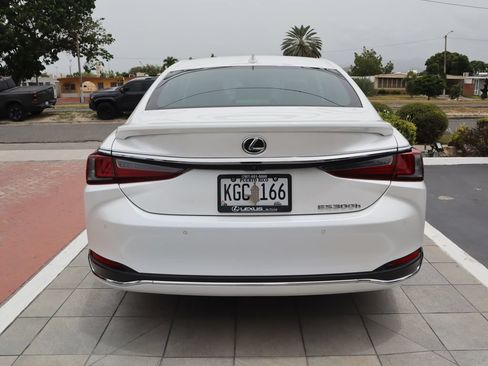 Used 2023 Lexus ES 300h w/ Premium Package FWD image 6