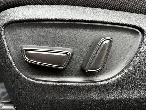 Used 2024 Toyota Highlander LE image 23