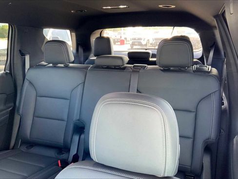 Used 2024 Chevrolet Traverse LT image 33