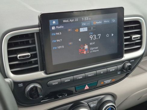 Used 2025 Hyundai Venue SEL FWD image 21