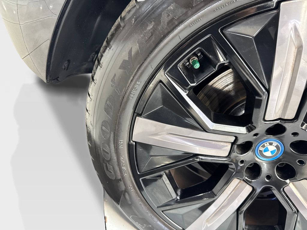 Used 2024 BMW iX xDrive50 w/ Premium Package AWD/4WD image 82
