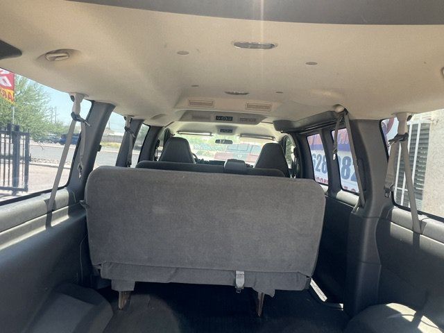 Used 2006 GMC Savana 2500 Passenger RWD image 30