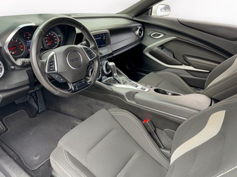 Certified 2021 Chevrolet Camaro LT RWD image 4