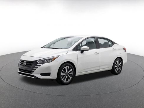 Used 2025 Nissan Versa SV FWD image 3
