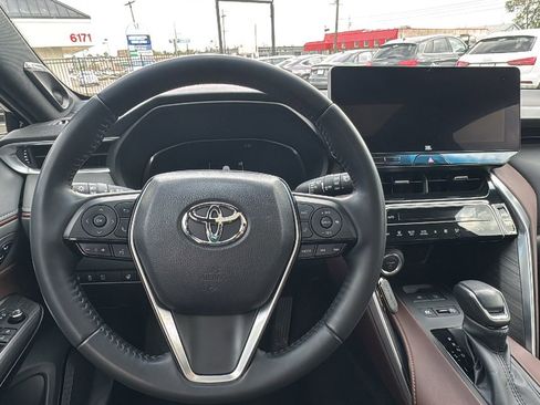 Used 2023 Toyota Venza Limited image 23
