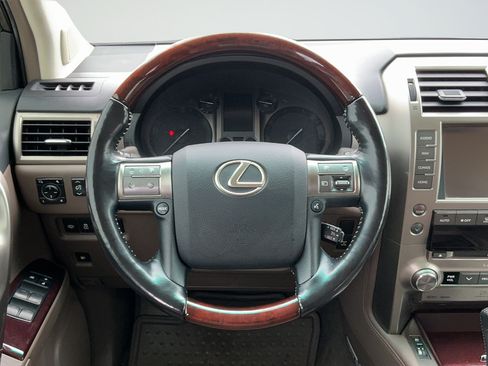Used 2018 Lexus GX 460 Luxury w/ Preferred Accessory Package AWD/4WD image 9