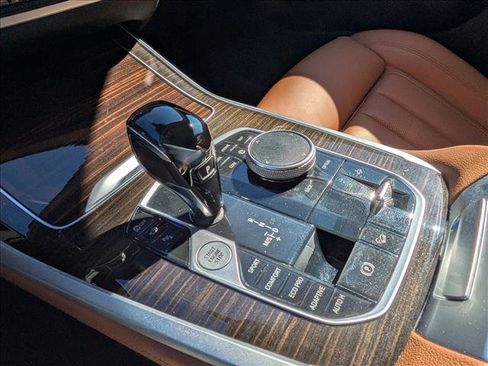 Used 2021 BMW X7 xDrive40i w/ Premium Package image 11