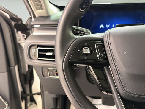 Used 2026 Lincoln Aviator 2WD image 13