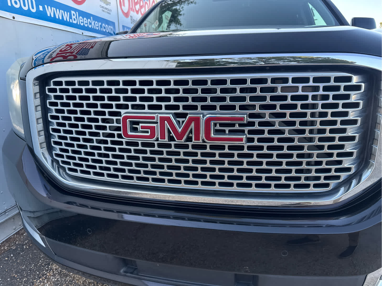 Used 2015 GMC Yukon Denali w/ Touring Package AWD/4WD image 11