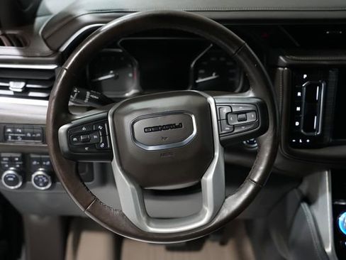 Used 2021 GMC Yukon XL Denali w/ Denali Premium Package AWD/4WD image 19