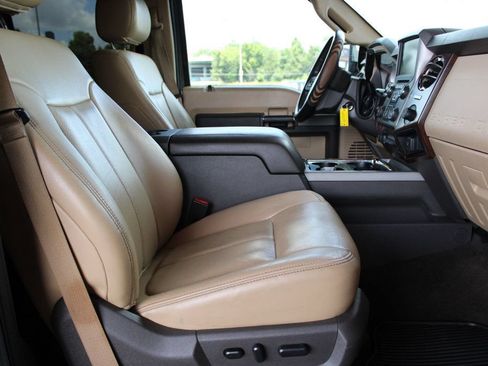 Used 2016 Ford F250 Lariat w/ Lariat Ultimate Package AWD/4WD image 16