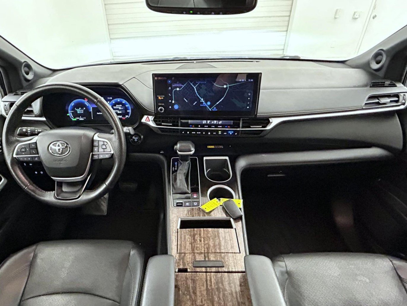 Used 2025 Toyota Sienna Limited AWD/4WD image 13