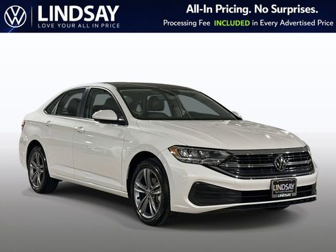 Used 2024 Volkswagen Jetta SE w/ Panoramic Sunroof Package FWD image 10