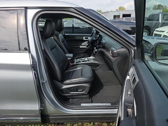 Used 2023 Ford Explorer Limited w/ Limited Technology Package AWD/4WD image 18