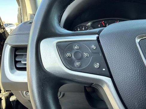 Used 2023 GMC Terrain SLT image 32