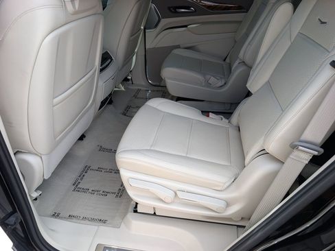 Used 2024 Cadillac Escalade Sport Platinum w/ Heavy-Duty Trailer Package AWD/4WD image 31