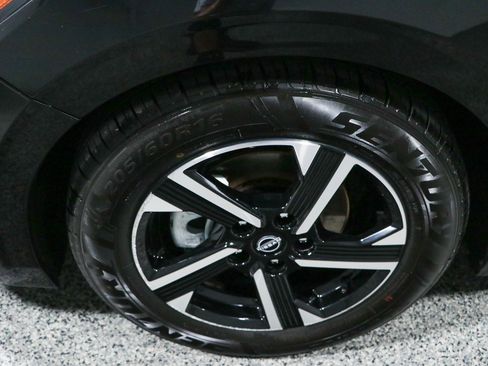 Used 2024 Nissan Sentra SV FWD image 11