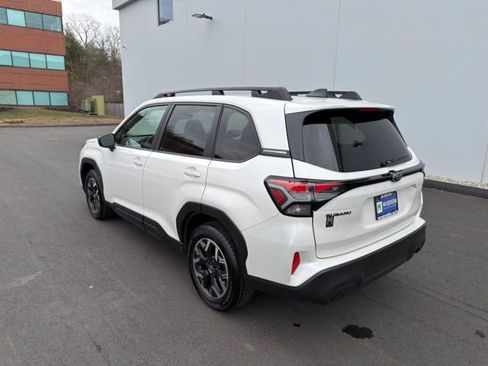 Used 2025 Subaru Forester Premium image 8