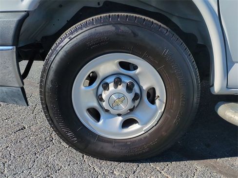 Used 2024 Chevrolet Express 2500 w/ Driver Convenience Package image 10