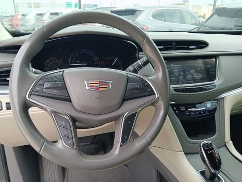 Used 2019 Cadillac XT5 Premium Luxury FWD image 16
