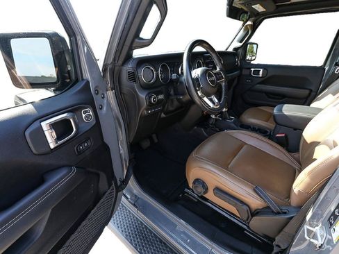 Used 2021 Jeep Wrangler Unlimited Rubicon 4xe w/ Cold Weather Group AWD/4WD image 12