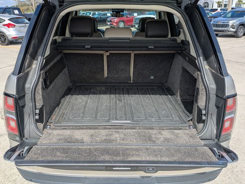 Used 2018 Land Rover Range Rover HSE image 13