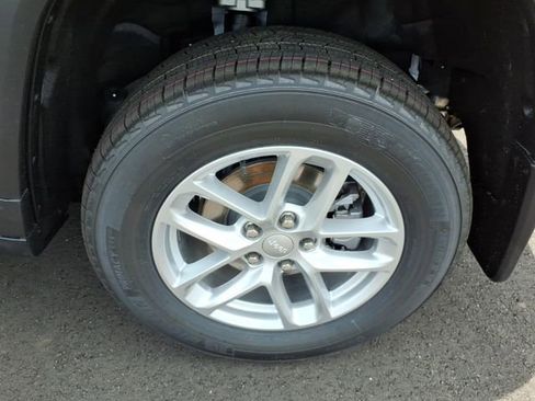 New 2026 Jeep Grand Cherokee Laredo AWD/4WD image 4