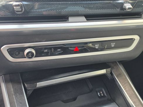 Used 2023 BMW X7 xDrive40i w/ Executive Package AWD/4WD image 16