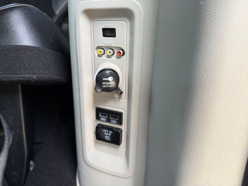 Used 2017 Dodge Grand Caravan SXT w/ Rear Park Assist Package FWD image 20