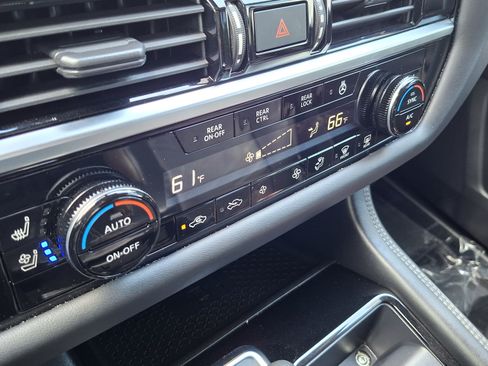 Used 2023 Nissan Pathfinder Platinum w/ Lighting Package (N93) FWD image 15