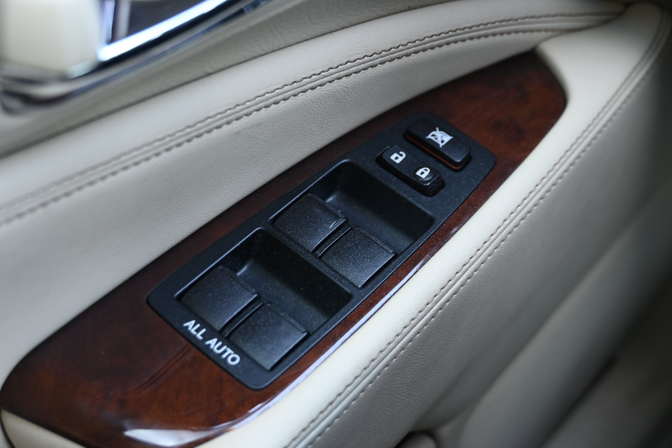 Used 2014 Lexus LS 460 w/ Comfort Package RWD image 29