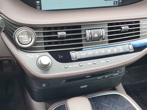 Used 2018 Lexus LS 500 w/ Interior Upgrade Package RWD image 22
