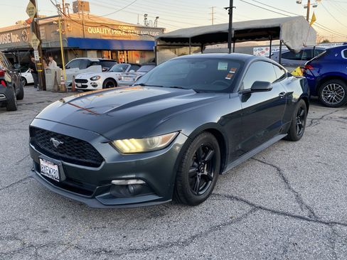 Used 2015 Ford Mustang Coupe image 2