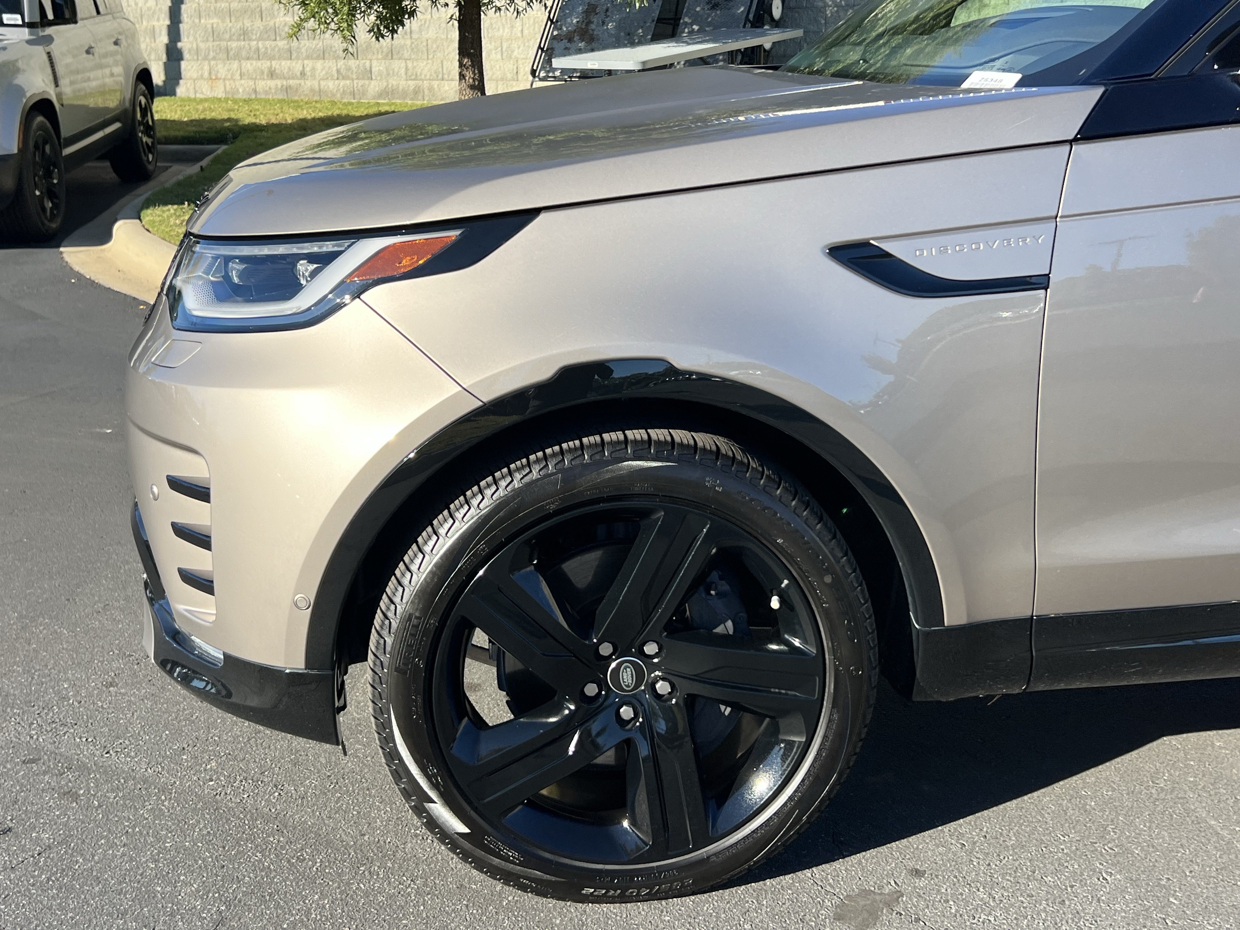 Certified 2025 Land Rover Discovery Dynamic SE AWD/4WD image 12