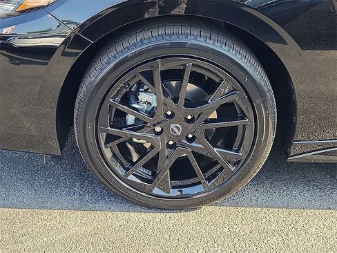 New 2025 Nissan Sentra SR w/ Midnight Edition image 15