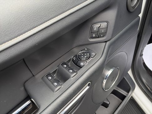 Used 2024 Ford Expedition XLT image 17