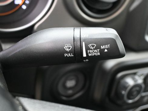 Used 2023 Jeep Gladiator Sport image 16