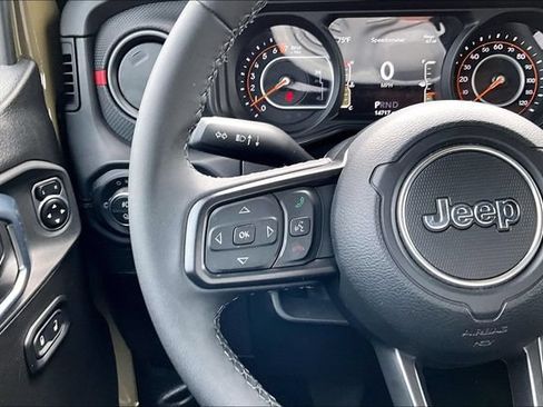 Used 2026 Jeep Gladiator Rubicon AWD/4WD image 12